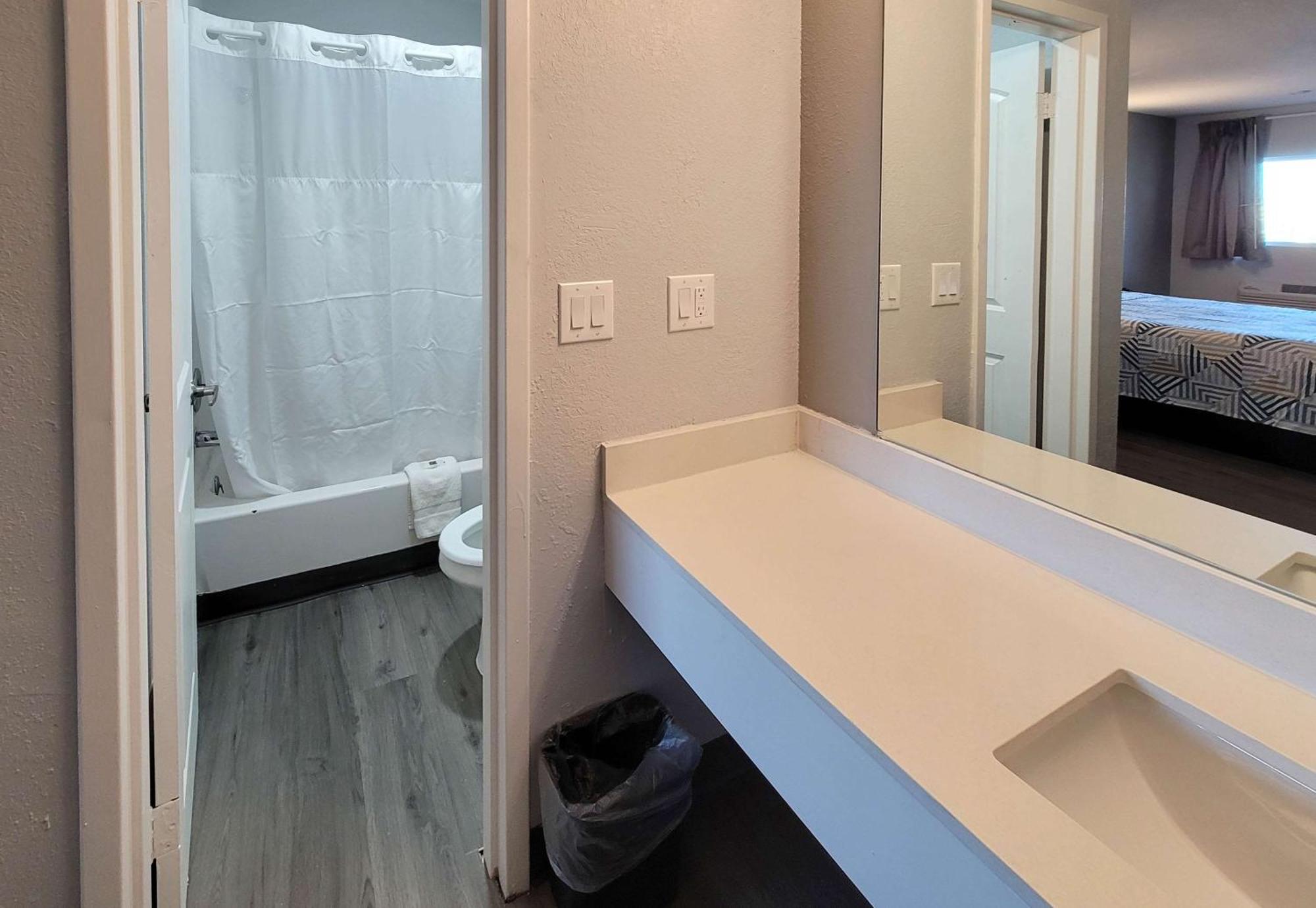 Motel 6 Wichita Ks South I35 Экстерьер фото